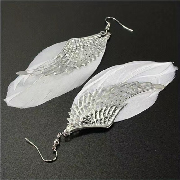 NIP Angel's Wing W/White Feather Earrings - Picture 3 of 5